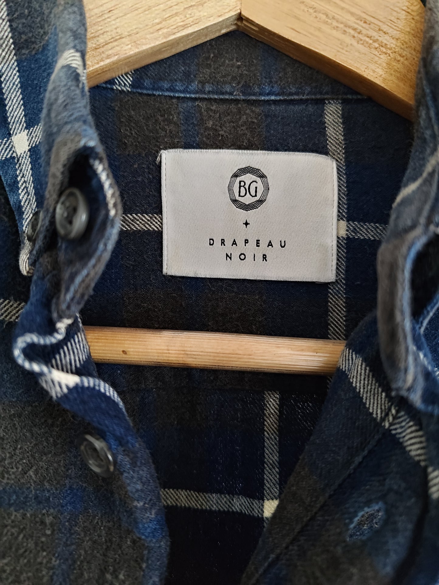 Chemise BonneGueule x Drapeau Noir à carreaux bleus gris et blancs