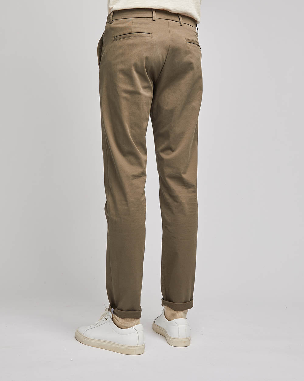 Chino Axel taupe