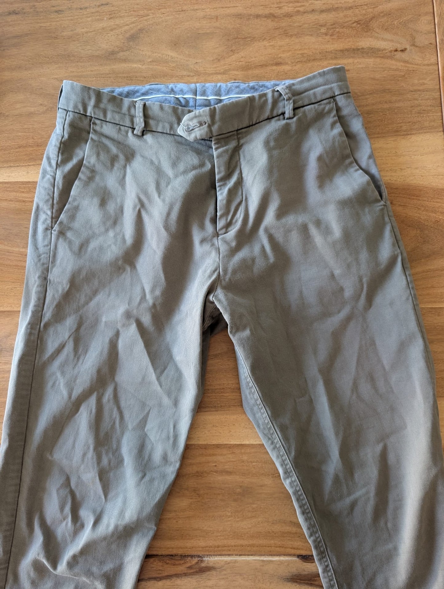 Chino Axel taupe