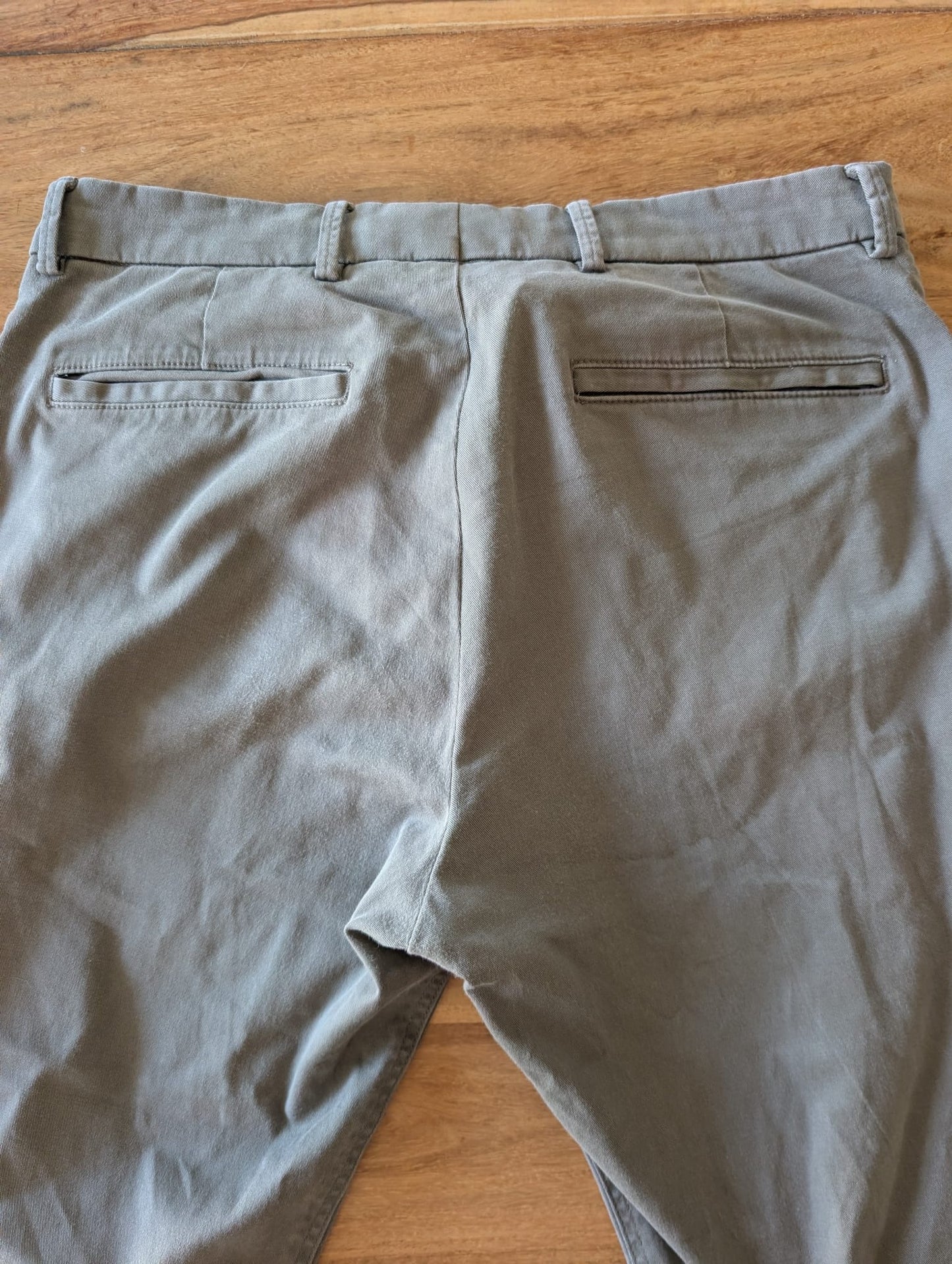 Chino Axel taupe