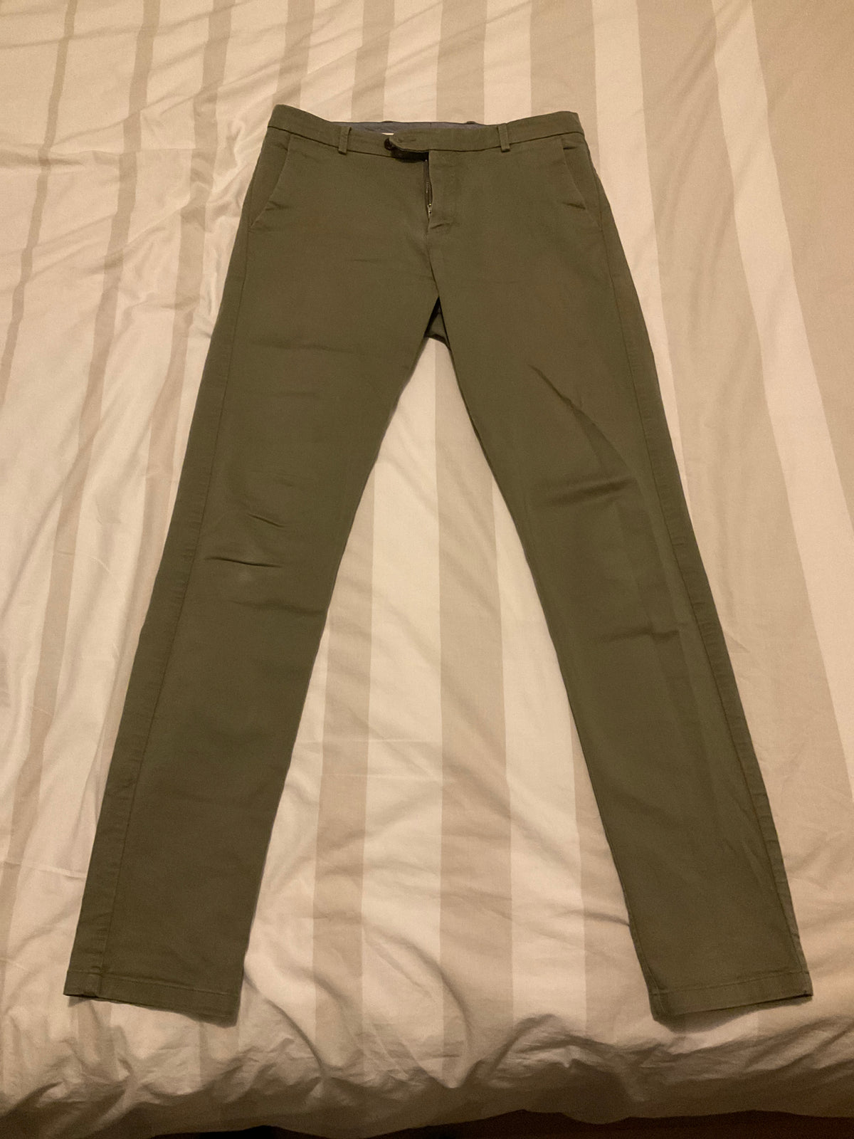 Chino Axel kaki