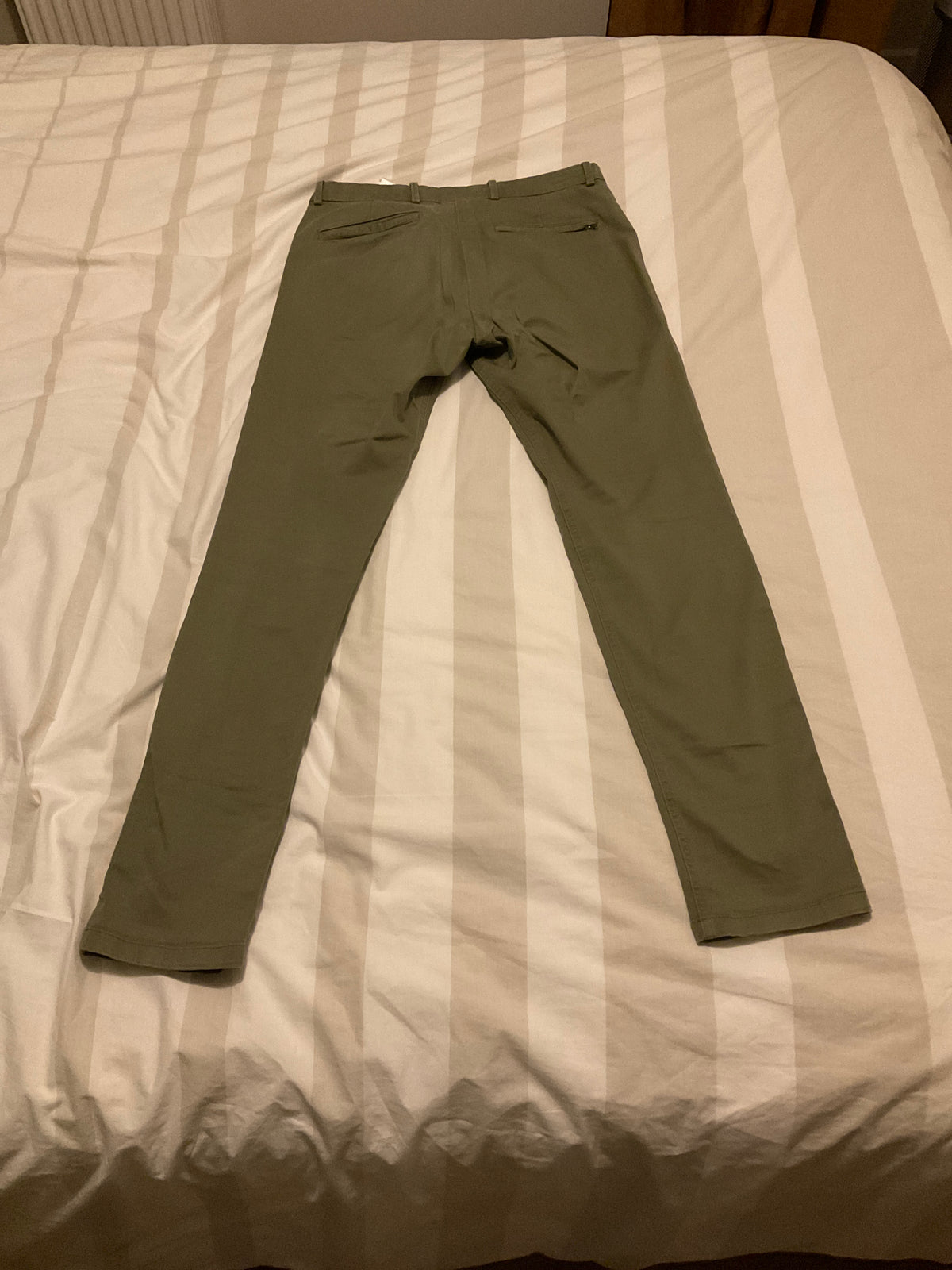 Chino Axel kaki