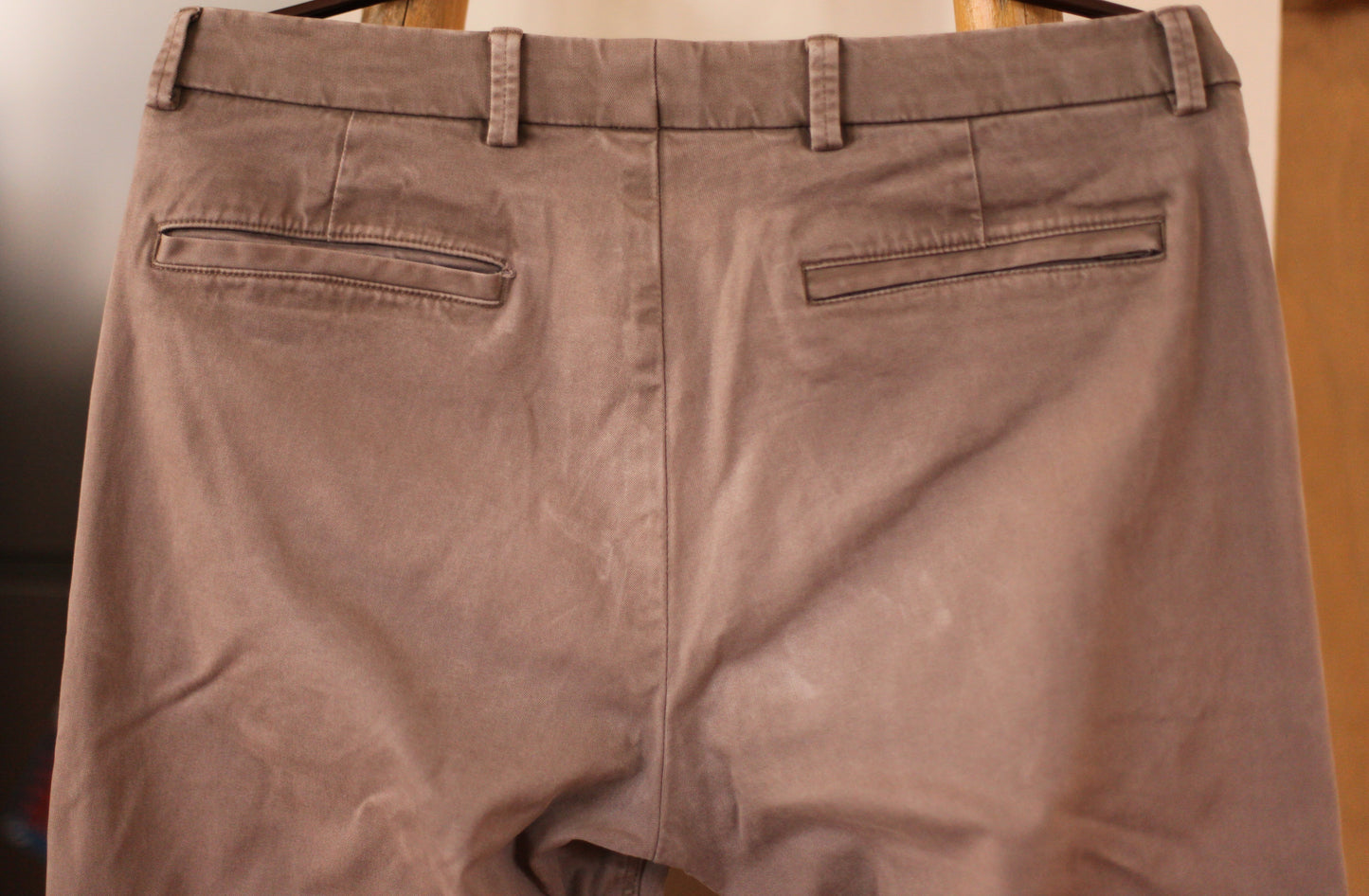 Chino Axel taupe